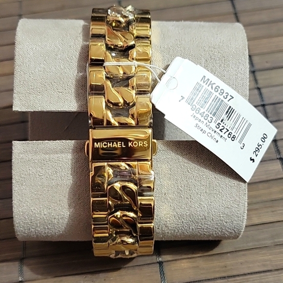 Michael Kors Women's Ritz Gold-Tone Stainless Steel Chain Bracelet Watch - Picture 4 of 6